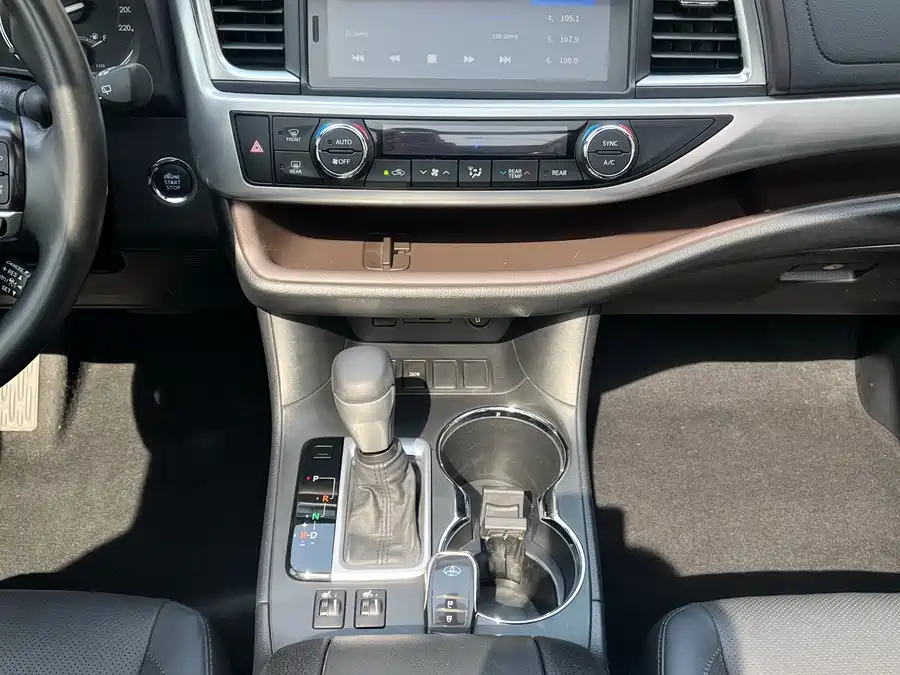 Used Toyota Highlander 2021 2.0T two-wheel drive luxury version 7 seats