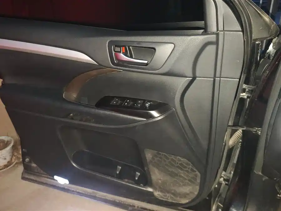 900x675_0_q87_c42_autohomecar__ChxpWGm1C06AXb8UAAF21PIo7sA554.jpg.webp Used Toyota Highlander 2018 2.0T four-wheel drive luxury version 7 seats National V