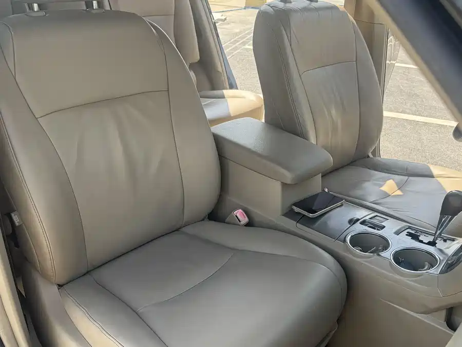 900x675_0_q87_c42_autohomecar__ChxpWGm2dOqARaPYAAOKpgPPock755.jpg.webp Used Toyota Highlander 2009 2.7L 2WD 7-seat luxury navigation version