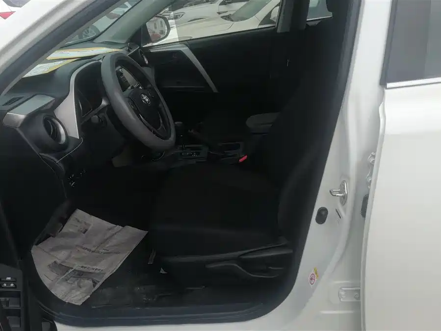 Used Toyota RAV4 Rongfang 2016 2.0L CVT two-wheel drive urban version National V