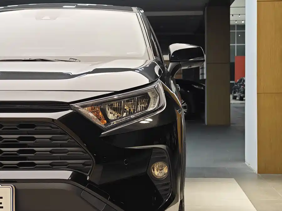 900x675_0_q87_c42_autohomecar__ChxpWGm40GeAaUIxAARMJ9_aENU379.jpg.webp Used Toyota RAV4 Rongfang 2020 2.0L CVT two-wheel drive fashion version
