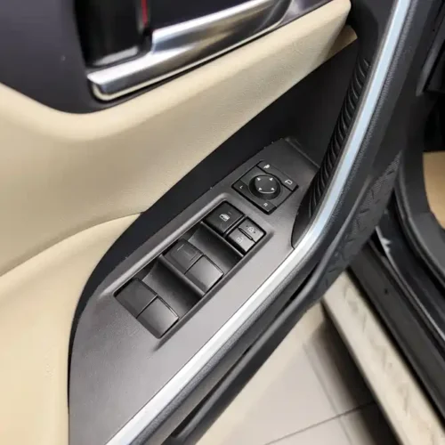 900x675_0_q87_c42_autohomecar__ChxpWGm40GqAZrhJAARNzwUp0SI509.jpg.webp Used Toyota RAV4 Rongfang 2020 2.0L CVT two-wheel drive fashion version