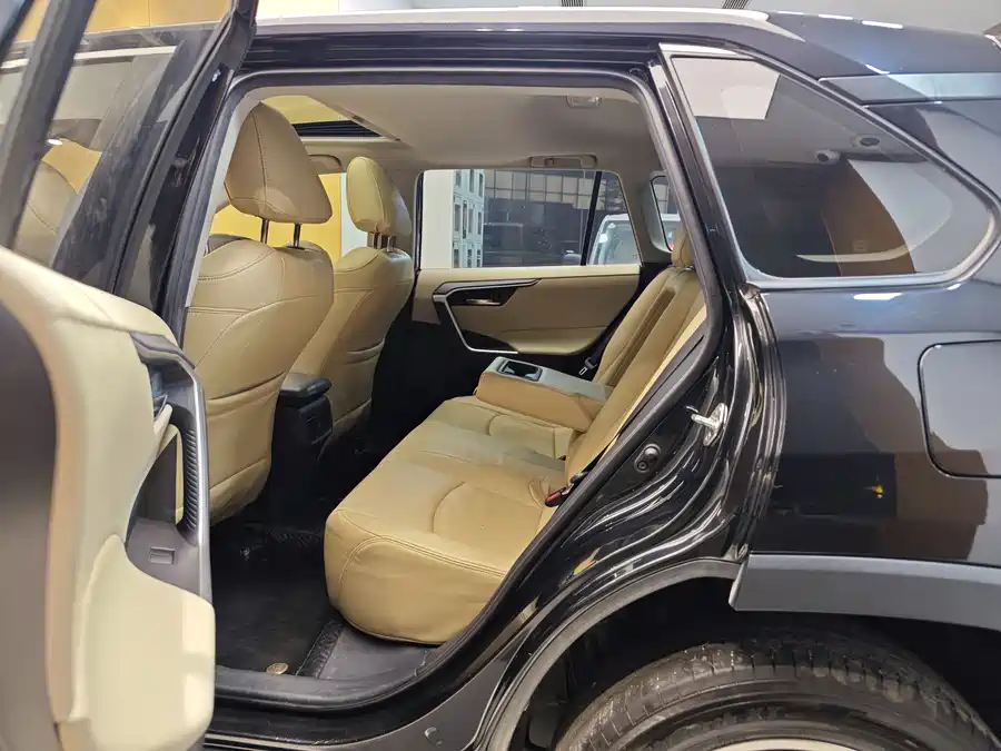 900x675_0_q87_c42_autohomecar__ChxpWGm40HCAaUdeAASyQ8WJgLM352.jpg.webp Used Toyota RAV4 Rongfang 2020 2.0L CVT two-wheel drive fashion version