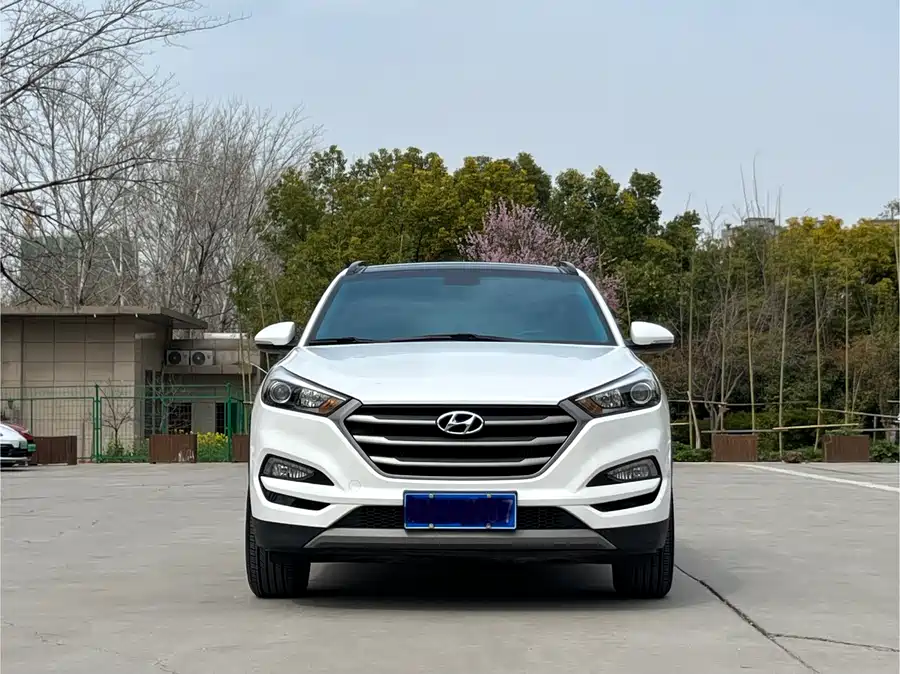 900x675_0_q87_c42_autohomecar__ChxpWGm6Q7KAP7ovAAlJXcbDIDs750.jpg.webp Used Hyundai Tucson 2018 1.6T dual-clutch two-wheel drive 15th anniversary special edition