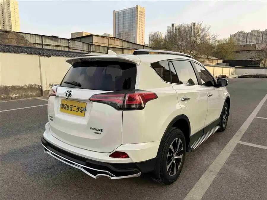 900x675_0_q87_c42_autohomecar__ChxpWGm6hgeADhM8AAJ7VaklwV8844.jpg.webp Used Toyota RAV4 Rongfang 2016 2.0L CVT four-wheel drive cutting-edge version National V