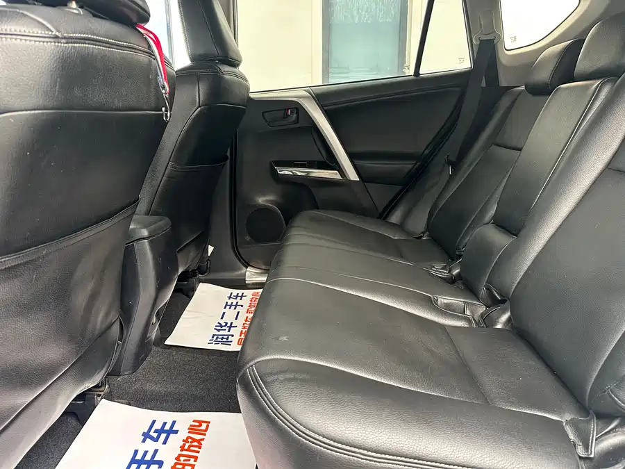 900x675_0_q87_c42_autohomecar__ChxpWGm7S0eAYo1KAAtIrMGs4pk493.jpg.webp Used Toyota RAV4 Rongfang 2016 2.0L CVT two-wheel drive fashion version National V