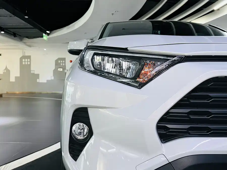 Used Toyota RAV4 Rongfang 2020 2.0L CVT two-wheel drive fashion PLUS version