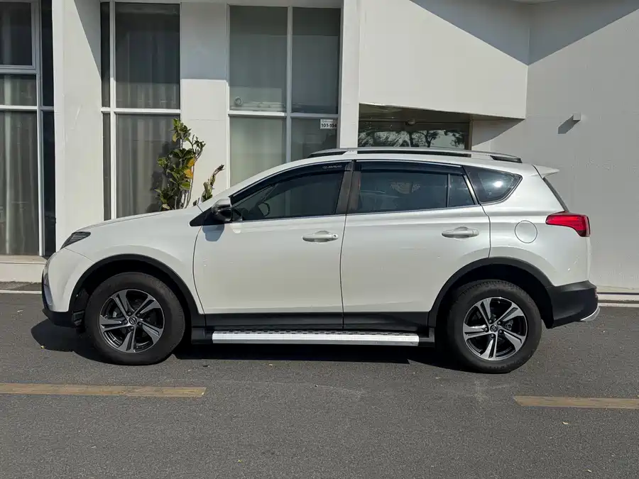 Used Toyota RAV4 Rongfang 2015 2.0L CVT two-wheel drive fashion version