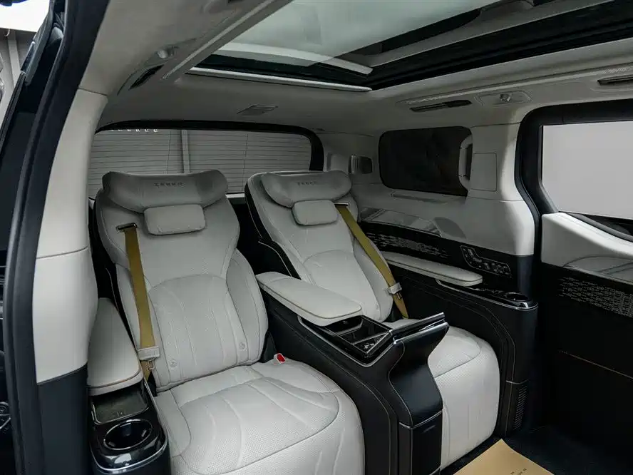 900x675_0_q87_c42_autohomecar__ChxpWGmFlFeAUiYvAAGg3qSq-qw786.jpg.webp Used Zeekr 009 2024 Model Glory