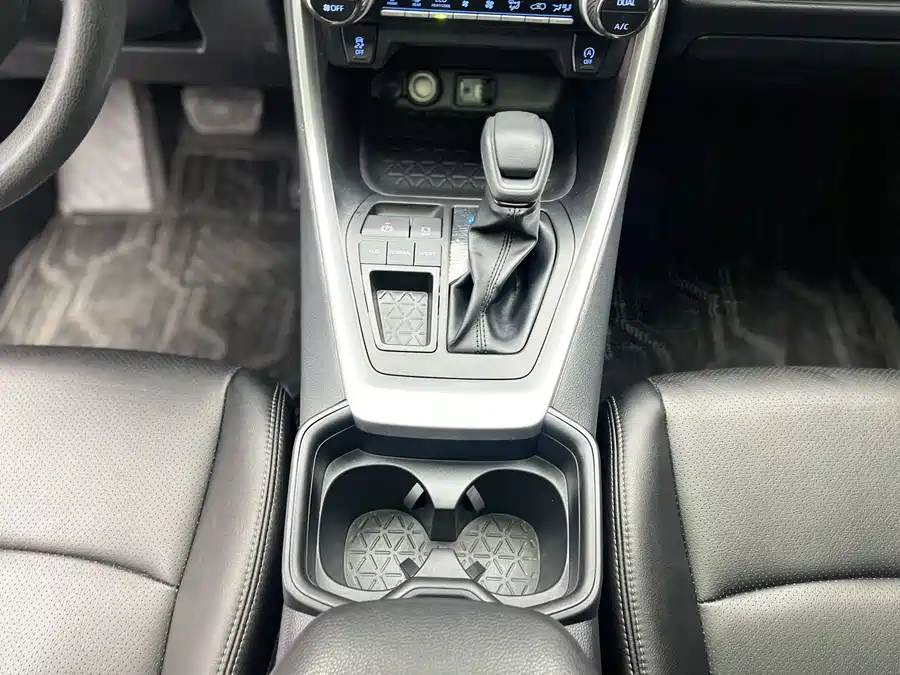 Used Toyota RAV4 Rongfang 2021 2.0L CVT two-wheel drive fashion version