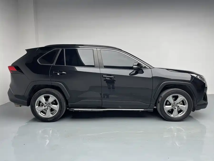 Used Toyota RAV4 Rongfang 2021 2.0L CVT two-wheel drive fashion version