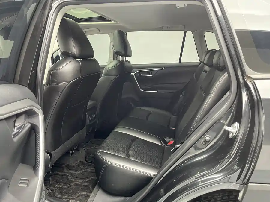 Used Toyota RAV4 Rongfang 2021 2.0L CVT two-wheel drive fashion version