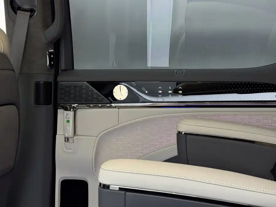 900x675_0_q87_c42_autohomecar__ChxpWGmJRt-AefQLAAPoQ6RzQR0640.jpg.webp Used Zeekr 009 2024 seven-seat aisle version four-wheel drive 108kWh