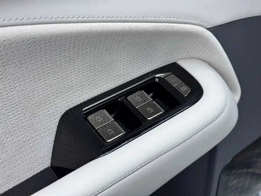 900x675_0_q87_c42_autohomecar__ChxpWGmJRtaAco8mAAYkNKCk_So582.jpg.webp Used Zeekr 009 2024 seven-seat aisle version four-wheel drive 108kWh