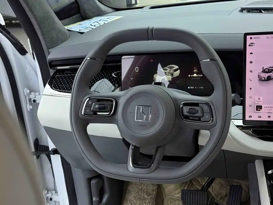 900x675_0_q87_c42_autohomecar__ChxpWGmJRteAHTLCAATgTJmcvU8750.jpg.webp Used Zeekr 009 2024 seven-seat aisle version four-wheel drive 108kWh