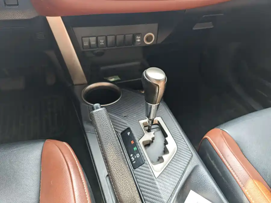 900x675_0_q87_c42_autohomecar__ChxpWGmJVsaAXHnUAATyi1cbTDo638.jpg.webp Used Toyota RAV4 Rongfang 2015 2.5L automatic four-wheel drive elite version