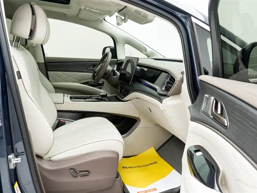 900x675_0_q87_c42_autohomecar__ChxpWGmJonaALwh0AAHTTBcz4Lo236.jpg.webp Used Denza D9 2022 EV 600 four-wheel drive flagship model