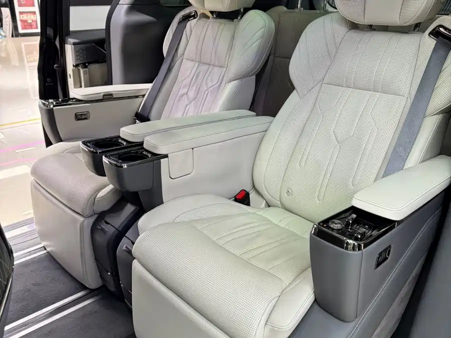 900x675_0_q87_c42_autohomecar__ChxpWGmJrGyATi__AAjXl_mE8Ys311.jpg.webp Used Zeekr 009 2022 facelift WE version