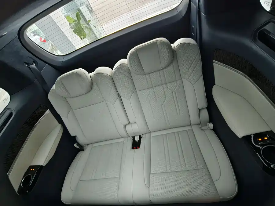 900x675_0_q87_c42_autohomecar__ChxpWGmcYymACjxsAAUuWCDCY2M017.jpg.webp Used Zeekr 009 2022 facelift WE version