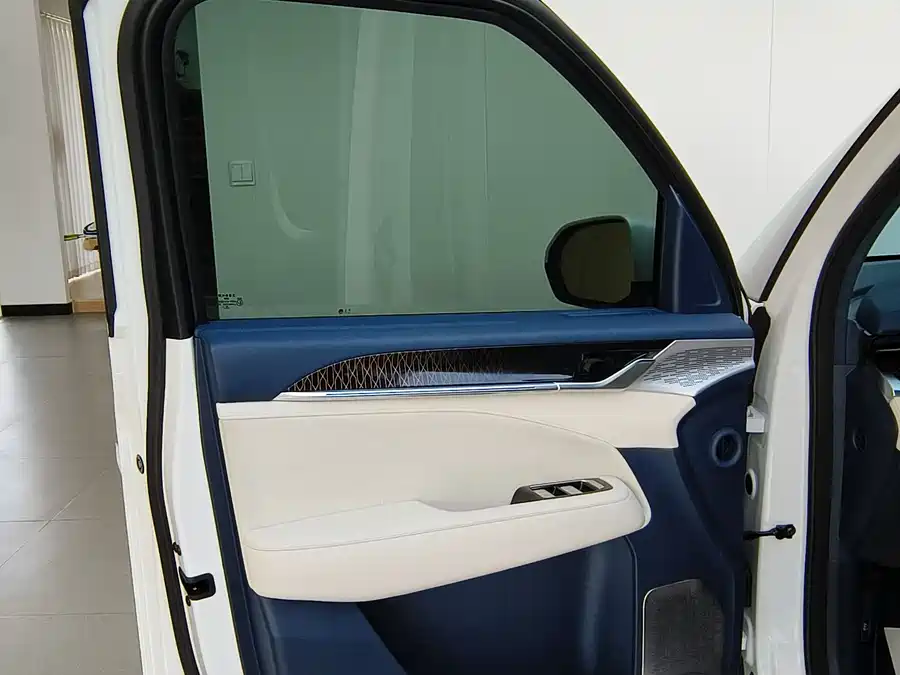 900x675_0_q87_c42_autohomecar__ChxpWGmcYyyAeWZ2AAQN3jMob-w748.jpg.webp Used Zeekr 009 2022 facelift WE version