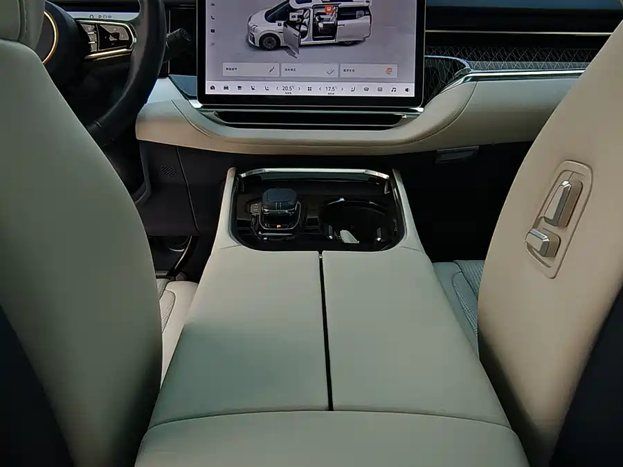 900x675_0_q87_c42_autohomecar__ChxpWGmcYzCAESxWAALq5LPpPfs445.jpg.webp Used Zeekr 009 2022 facelift WE version