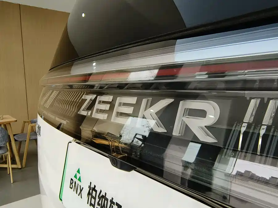 900x675_0_q87_c42_autohomecar__ChxpWGmcYzaAX57FAAUFkUeRluM945.jpg.webp Used Zeekr 009 2022 facelift WE version