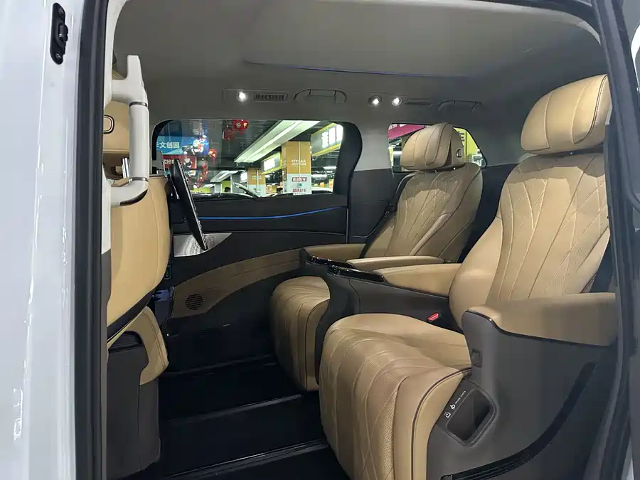 900x675_0_q87_c42_autohomecar__ChxpWGmhs8mACyOVAAQfIc9utOI133.jpg.webp Used Denza D9 2022 EV 600 four-wheel drive flagship model