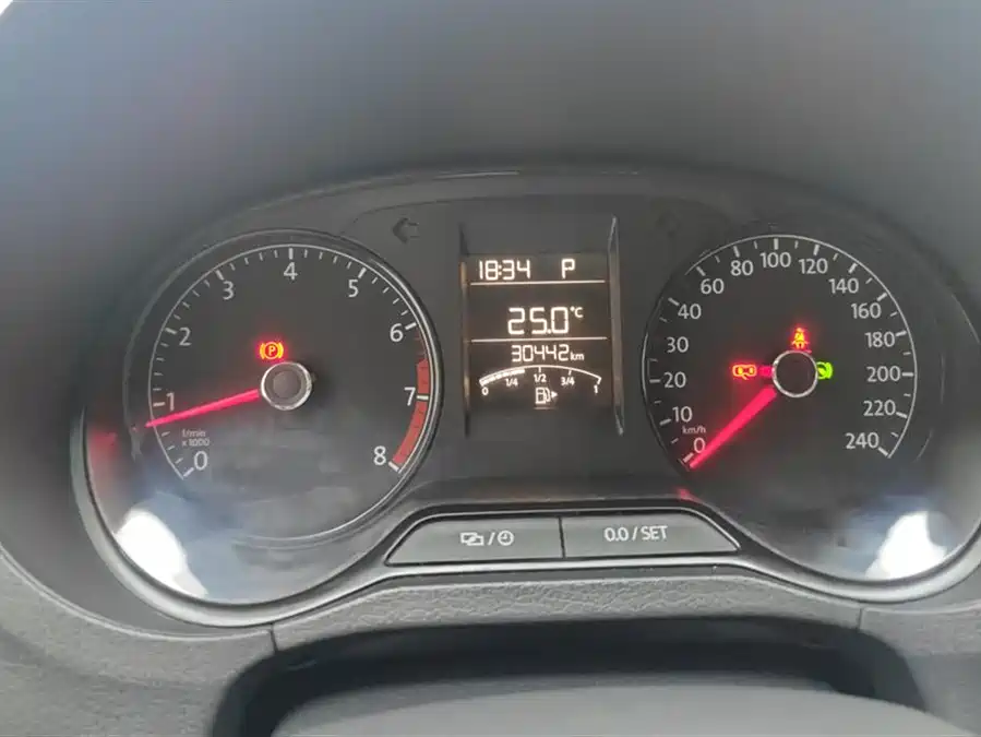 Used Volkswagen Polo 2016 1.4L automatic fashion model