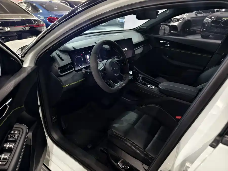 900x675_0_q87_c42_autohomecar__ChxpWGmifJyAcd3XAARmHcclbF0077.jpg.webp Used Lynk & Co 03 2023 1.5TD DCT Pro