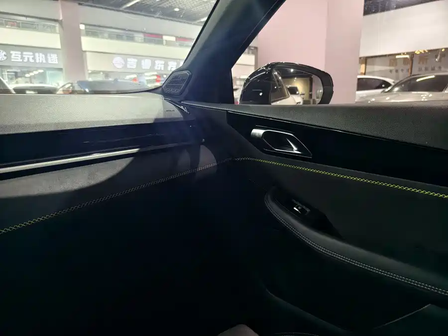 900x675_0_q87_c42_autohomecar__ChxpWGmifKCAU0jVAANZJKOhVXc467.jpg.webp Used Lynk & Co 03 2023 1.5TD DCT Pro