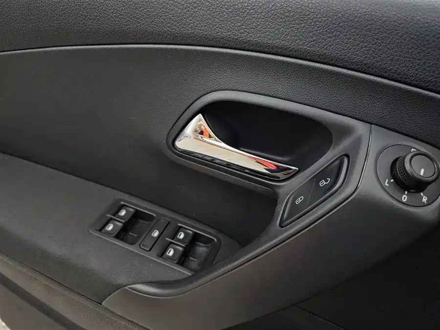 900x675_0_q87_c42_autohomecar__ChxpWGmipWGAUDKpAAIEkUbIos8837.jpg.webp Used Volkswagen Polo 2018 1.5L automatic safety model