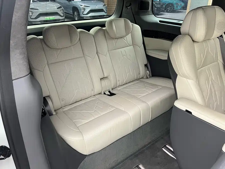 Used Zeekr 009 2024 six-seat executive version four-wheel drive 108kWh