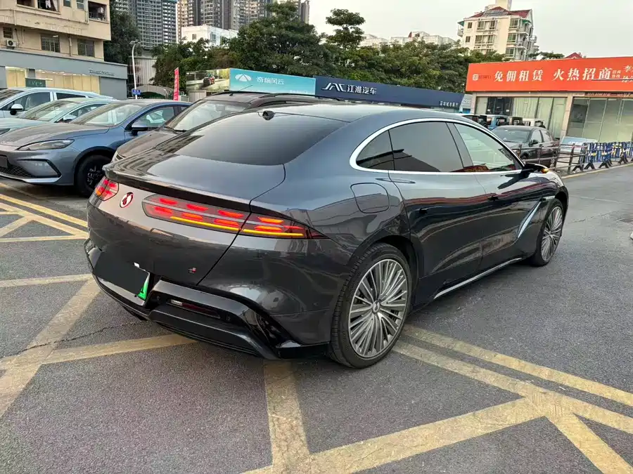 900x675_0_q87_c42_autohomecar__ChxpWGmj5JyAVyYNAAx69tKjKyY535.jpg.webp Used Denza Z9 2024 1100km four-wheel drive Ultra version