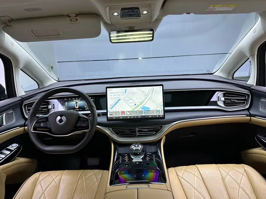 900x675_0_q87_c42_autohomecar__ChxpWGmj5_GAVe2_AAnIO6Arv1g386.jpg.webp Used Denza D9 2024 DM-i 980 four-wheel drive premium model