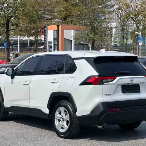 900x675_0_q87_c42_autohomecar__ChxpWGmjBliAAO1sAA6PEBtlUkU185.jpg.webp Used Toyota RAV4 Rongfang 2023 2.0L CVT two-wheel drive urban version