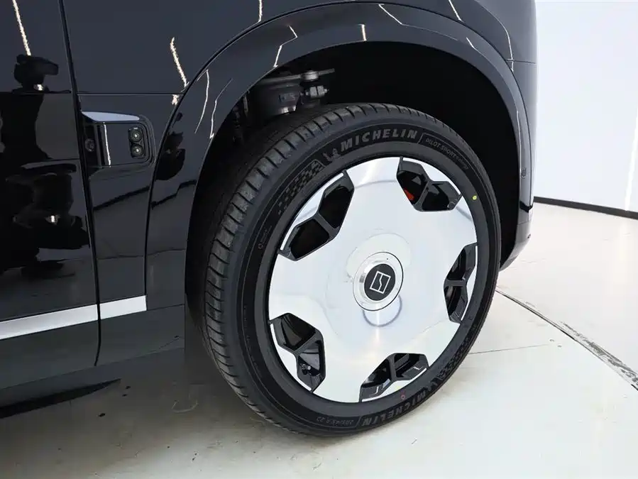 900x675_0_q87_c42_autohomecar__ChxpWGmlUj2Ab9DMAAE91U_L_qk830.jpg.webp Used Zeekr 9X 2025 Hyper Edition 70kWh