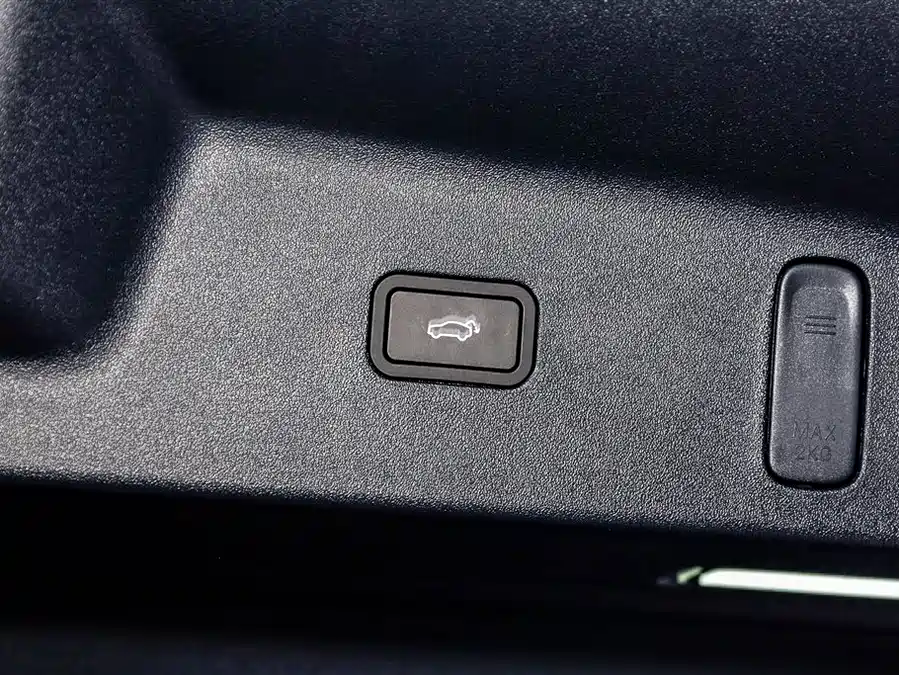 900x675_0_q87_c42_autohomecar__ChxpWGmmVUuAe6fEAAMt2tV0zwk896.jpg.webp Used Zeekr 9X 2025 Hyper Edition 70kWh