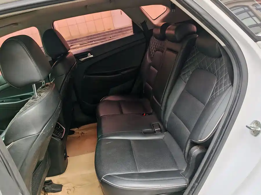 900x675_0_q87_c42_autohomecar__ChxpWGmmfqKAT_-KAAUtYJBawC4750.jpg.webp Used Hyundai Tucson 2019 280TGDi dual-clutch two-wheel drive smart connected version National V