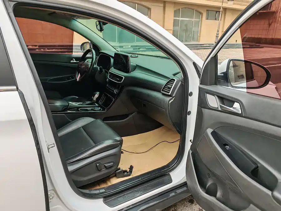 900x675_0_q87_c42_autohomecar__ChxpWGmmfqWAS6_DAAV_ZDKVKwU926.jpg.webp Used Hyundai Tucson 2019 280TGDi dual-clutch two-wheel drive smart connected version National V