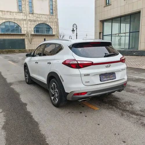 900x675_0_q87_c42_autohomecar__ChxpWGmmfqeAQz4QAAnRLQtAPck200.jpg.webp Used Hyundai Tucson 2019 280TGDi dual-clutch two-wheel drive smart connected version National V