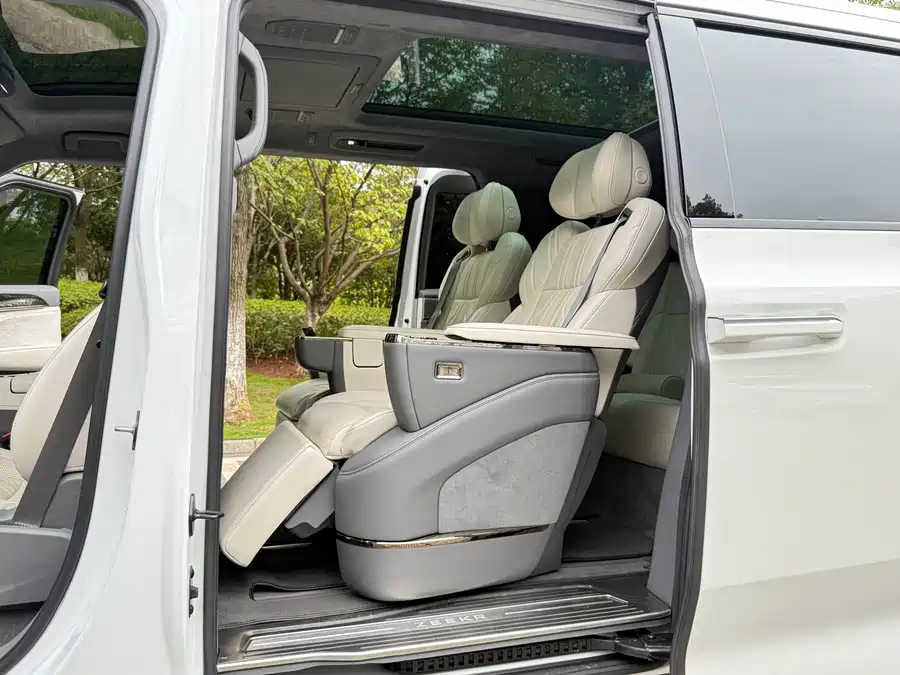 900x675_0_q87_c42_autohomecar__ChxpWGmmlEeAVxVgAAhFowO36n4333.jpg.webp Used Zeekr 009 2022 WE version