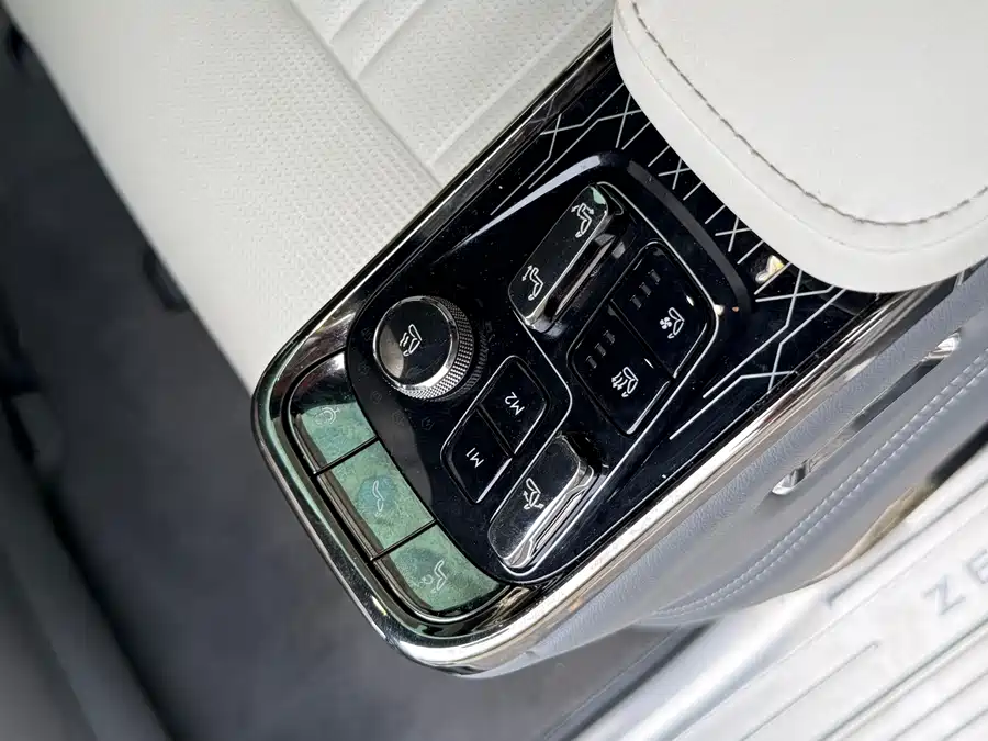 900x675_0_q87_c42_autohomecar__ChxpWGmmlEyAVuJHAAfl3s-TDAA982.jpg.webp Used Zeekr 009 2022 WE version