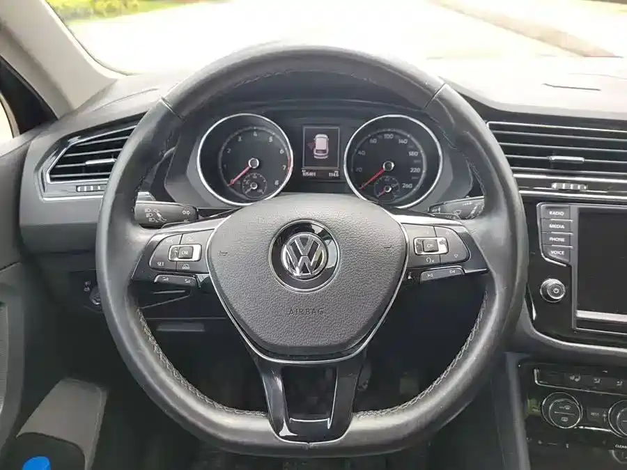 Used Volkswagen Tiguan L 2017 330TSI automatic two-wheel drive fashion version