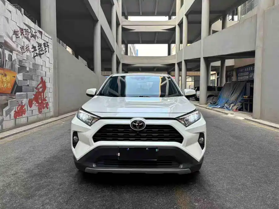 Used Toyota RAV4 Rongfang 2020 2.0L CVT four-wheel drive fashion version