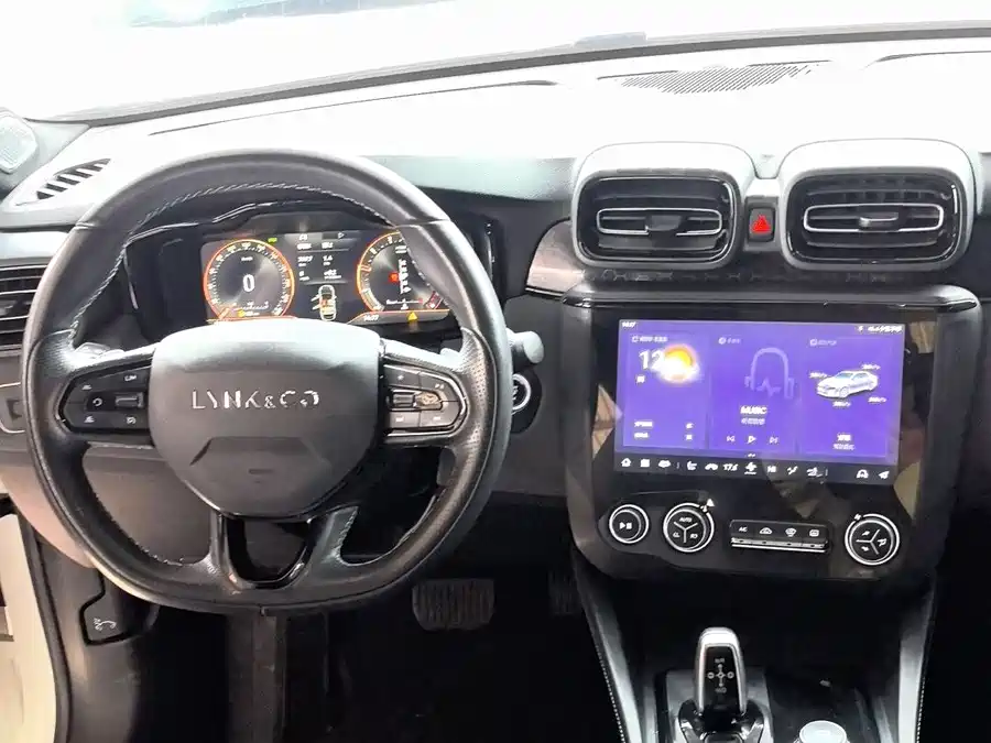 900x675_0_q87_c42_autohomecar__ChxpWGmpIIGAZnAoAAHea65-PJA061.jpg.webp Used Lynk & Co 03 2022 1.5TD DCT Pro
