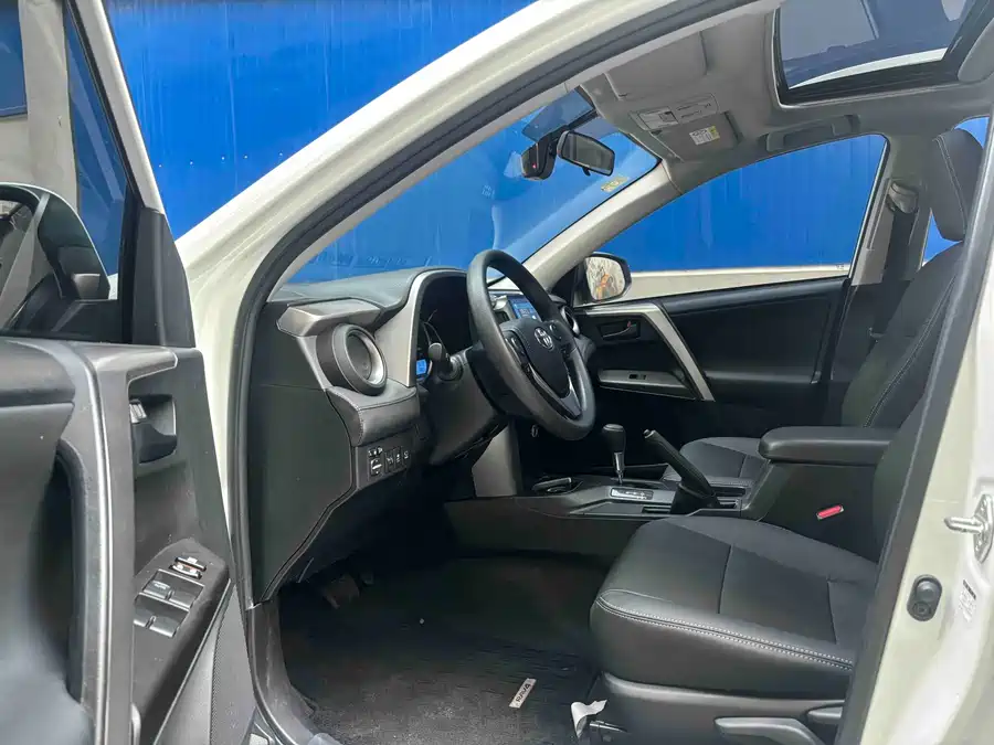 Used Toyota RAV4 Rongfang 2018 2.0L CVT two-wheel drive fashion X version