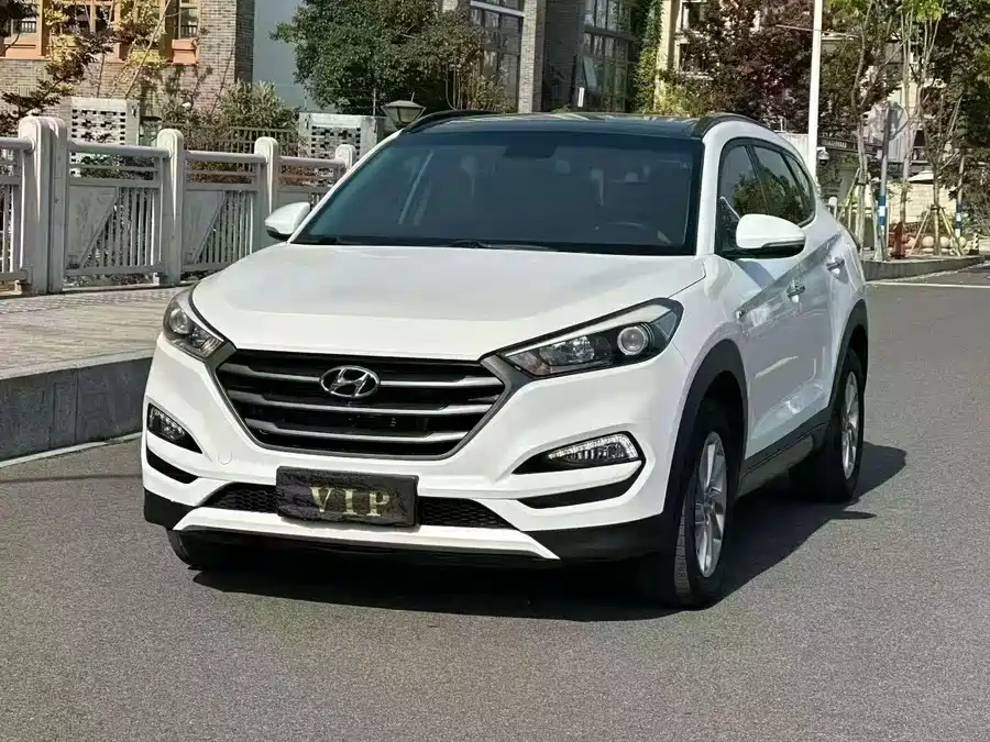 900x675_0_q87_c42_autohomecar__ChxpWGmpRO-AYnhEAAmV67g8vNI022.jpg.webp Used Hyundai Tucson 2018 1.6T dual-clutch two-wheel drive 15th anniversary special edition