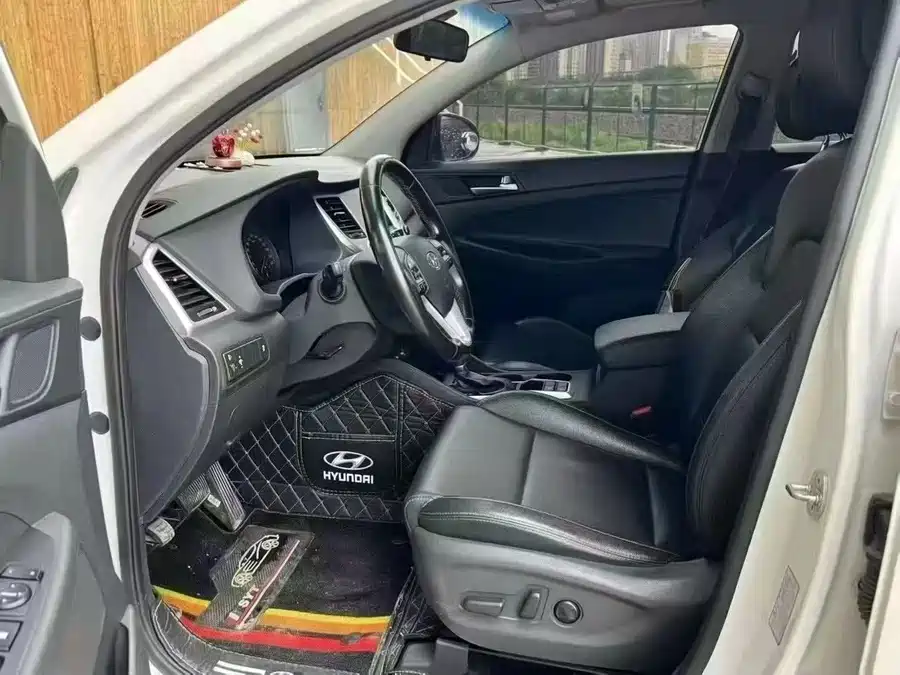 900x675_0_q87_c42_autohomecar__ChxpWGmpRPKAFqYiAAUrfRCmZ-A503.jpg.webp Used Hyundai Tucson 2018 1.6T dual-clutch two-wheel drive 15th anniversary special edition