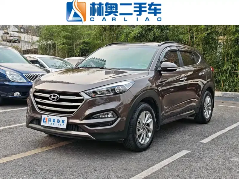 900x675_0_q87_c42_autohomecar__ChxpWGmpYh-AEa_-AAvl1GQvmCs926.jpg.webp Used Hyundai Tucson 2015 1.6T dual-clutch two-wheel drive intelligent model