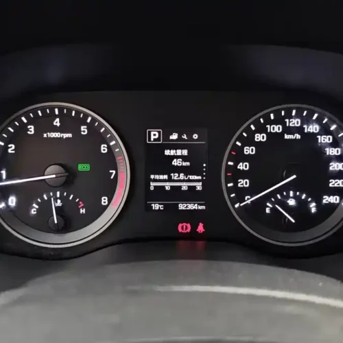 900x675_0_q87_c42_autohomecar__ChxpWGmpYi6AHw6wAAEpEuJeGJw362.jpg.webp Used Hyundai Tucson 2015 1.6T dual-clutch two-wheel drive intelligent model